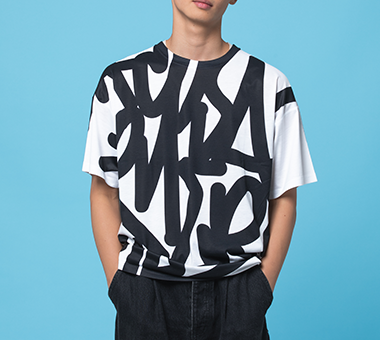 すとぷり　グラフィック　Tシャツ 人妻T / とどまる ( todomaru_sama )のフルグラフィックTシャツ